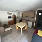 La Maison Jaune
